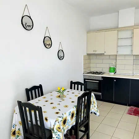 Easy Aparthotel *